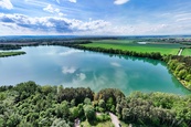 Prodej pozemky pro komerci, 7 945 m2, Chomoutovské jezero, cena 9000000 CZK / objekt, nabízí 